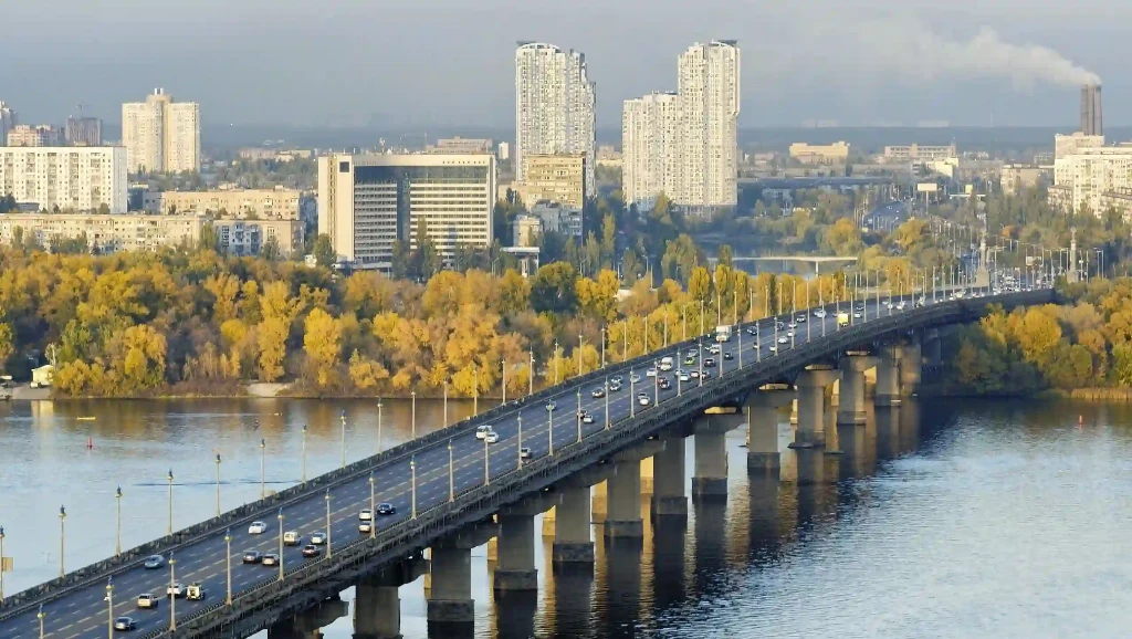 У Києві обмежать рух мостом Патона із 11 до 14 вересня